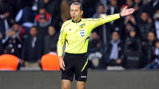 Hakemler kaçak işçi!