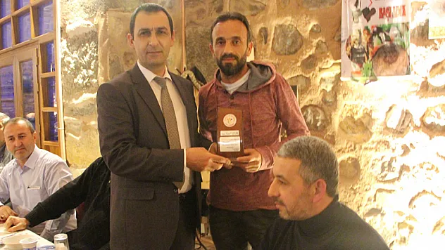 Öğretmenlere yemekli plaket