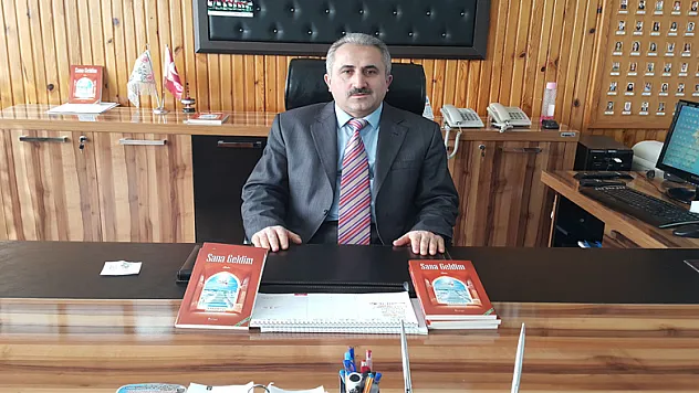 Okul müdürü 'Sana geldim'i yazdı