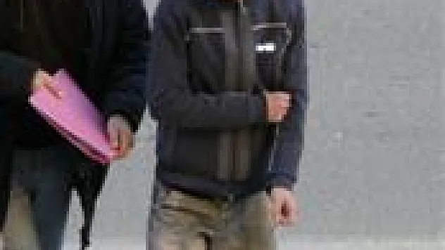 Cezaevine sim kart sokarken yakalandı