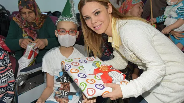  Lösemili çocuklar için erken yılbaşı kutlaması