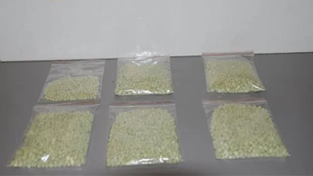 Otomobil tamponunda 5 bin 300 uyuşturucu hap