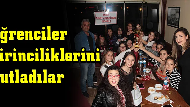 Öğrenciler birinciliklerini kutladılar