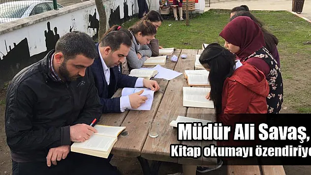 Müdür Savaş, Kitap okumayı özendiriyor