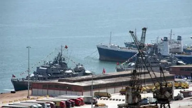 Savaş gemileri samsun'da