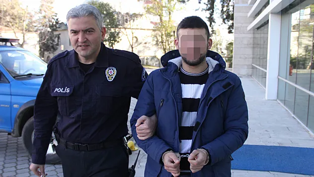 Duruşmasını kontrol için gittiği adliyede tutuklandı