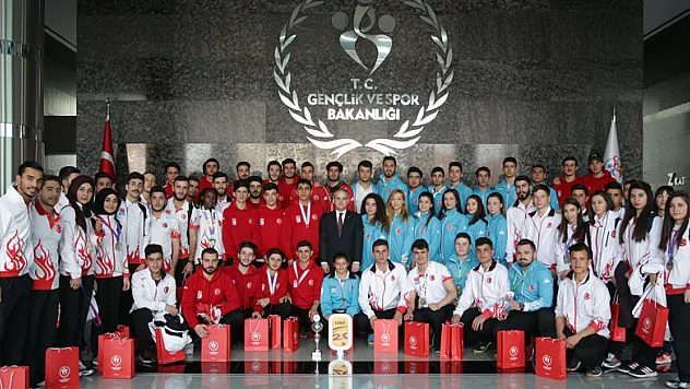 Bakan Kılıç, Başarılı Sporcuları Kabul Etti