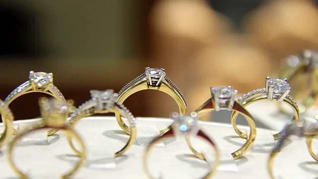 Kuyumcuların başı 'altında indirim' mesajları ile dertte