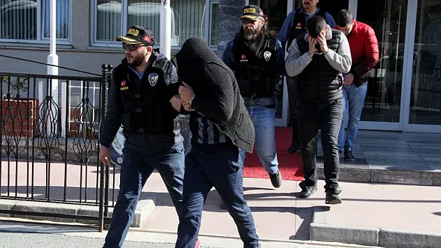 Uyuşturucu ticareti şüphelisi 19 kişi adliyede