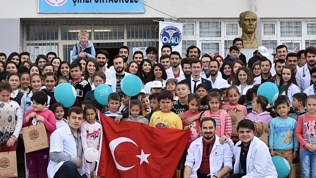 Hekimler yardıma koşuyor