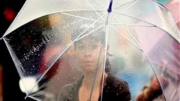 Törenlere giderken şemsiyenizi unutmayın!