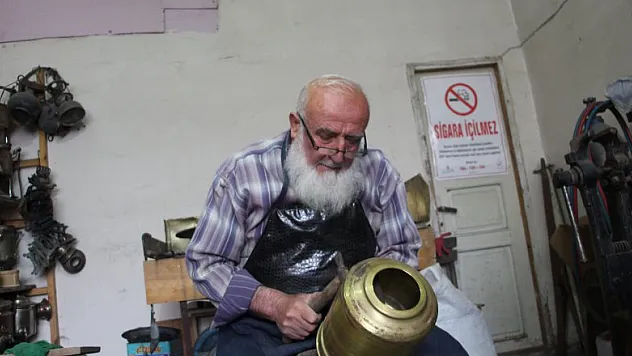  65 yıldır çekiç sallıyor 