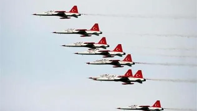 Türk Yıldızları nefes kesti