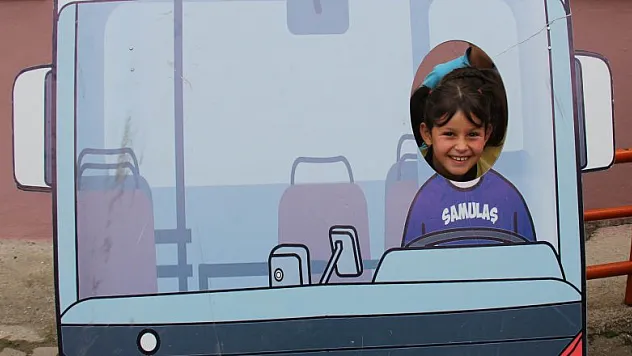  20 bin minik öğrenciye 'güvenli ulaşım' anlatıldı