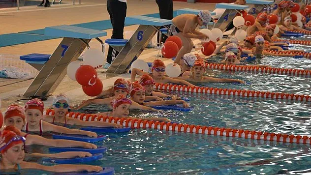 Samsun'da 15 bin öğrenci yüzme öğrendi