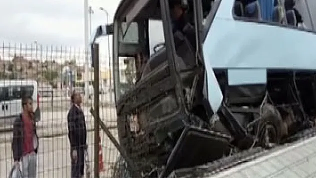 AK Parti kongresine partilileri taşıyan otobüs Polatlı'da kaza yaptı: 32 yaralı