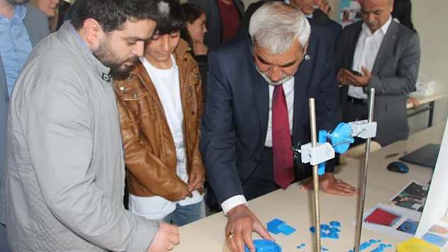  Göl'de TÜBİTAK 4006 Bilim Fuarı