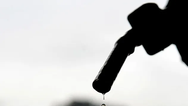 Benzine 8 kuruş zam yapıldı