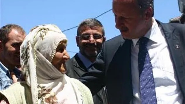 Özden'e miting gibi karşılama