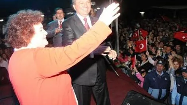 Atakum Selda Bağcan ile coştu