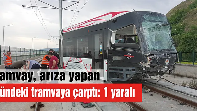 Tramvay, arıza yapan önündeki tramvaya çarptı: 1 yaralı