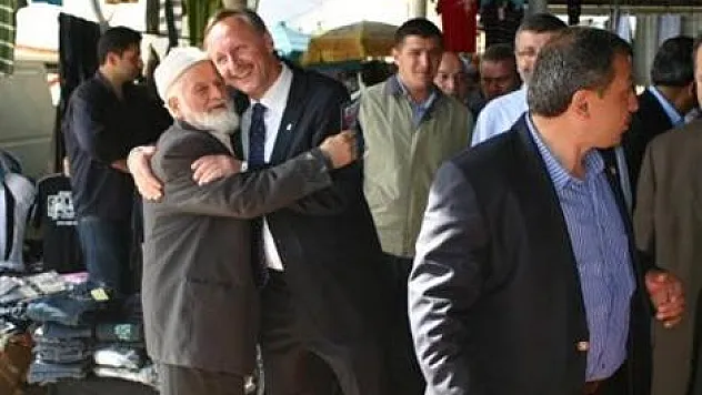 'Büyük Türkiye için yeni anayasa'