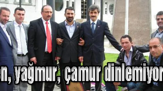 Şen, yağmur, çamur dinlemiyor!..