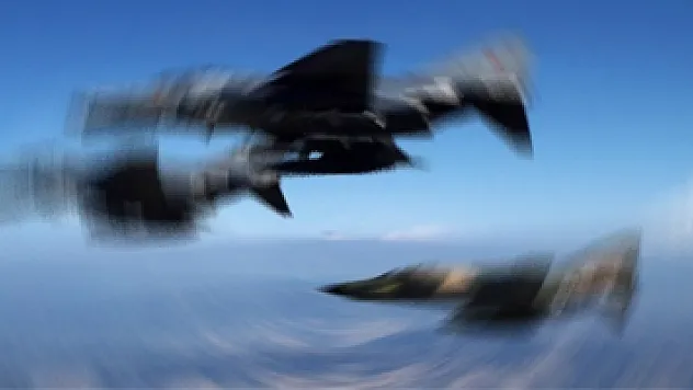 NATO uçağı Rus bakanın uçağını taciz etti