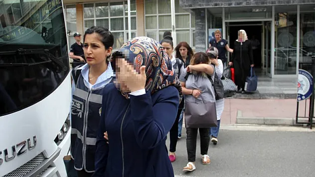 FETÖ'den gözaltına alınan 4'ü kadın 14 kişi adliyede