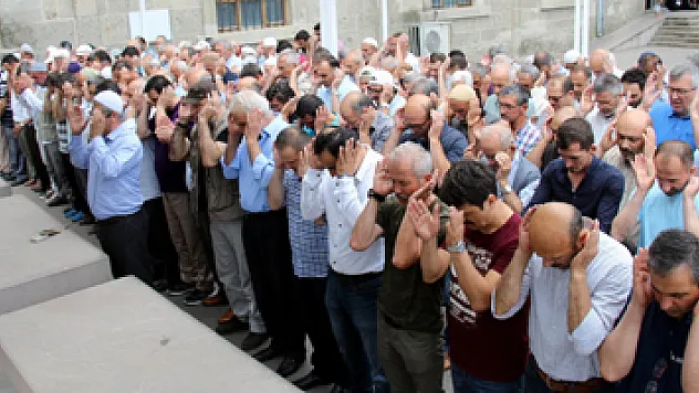 Suriyeli anne ve 2 çocuğu için gıyabi cenaze namazı