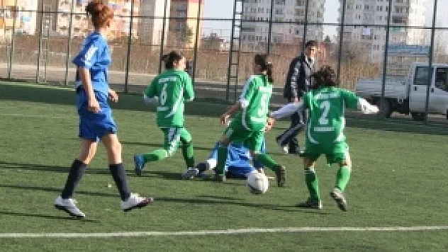 Kızlardan erkeklere örnek olacak hareketler