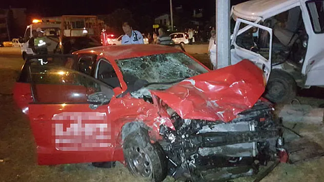 Samsun'da minibüs ile otomobil çarpıştı: 4 yaralı