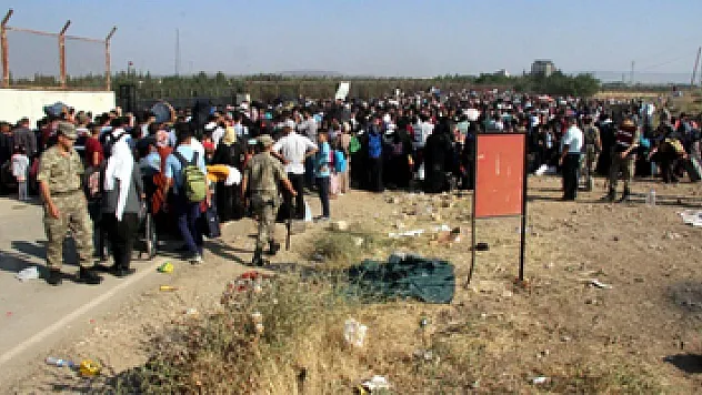 Suriye sınırında bayram izdihamı