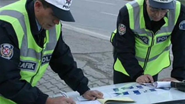 Plakaya ceza yerine durdurup yazılacak