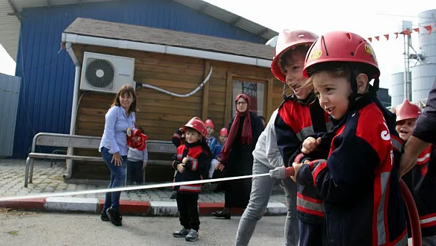 Samsun'da minikler 1 günlüğüne itfaiyeci oldu