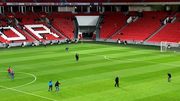 Samsunspor'un stadının zemini sınavı geçti