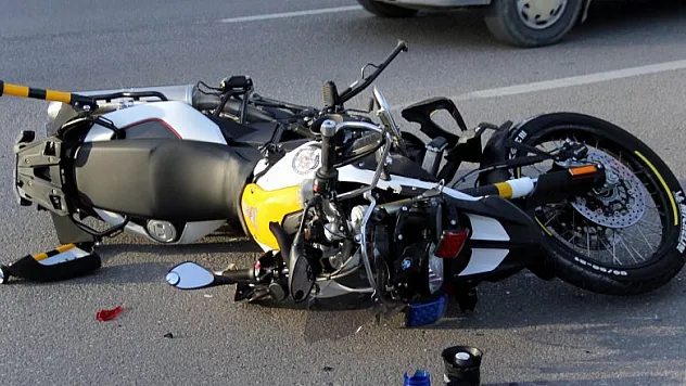  Valilik aracına eskortluk eden motosikletli polis kaza yaptı: 1 yaralı