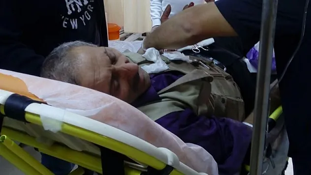 'İnsanlık öldü mü' diyerek araya giren şahıs elinden bıçaklandı