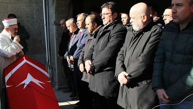 İstanbul'da beyin kanamasından ölen polis Samsun'da toprağa verildi