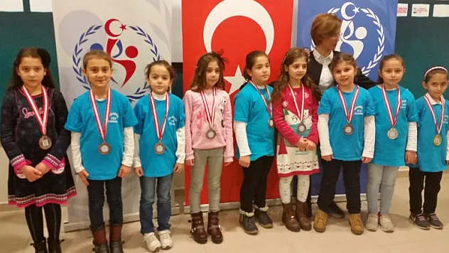 Satranç turnuvasında 9 madalya birden kazandılar