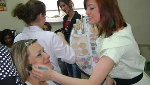 Litvanyalı konuklara saç ve cilt bakımı