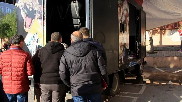 Gezici sinema kamyonundan televizyon çalındı