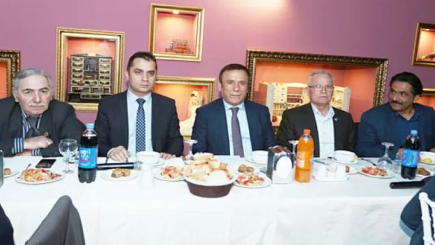 Genç , basınla buluştu