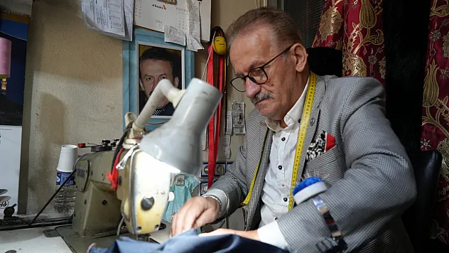 60 yıllık terziden gençlere öğüt: İşinizi iyi yapın, para sizi bulur