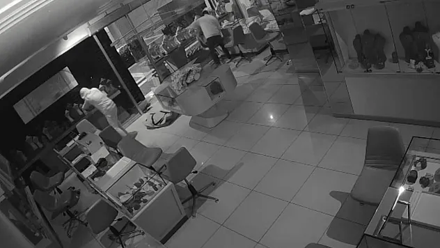 600 bin dolar değerinde ziynet eşyası çaldı