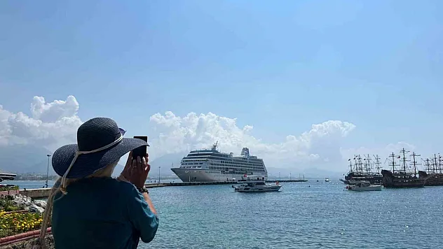 602 yolcu ve 393 mürettebatlı dev kruvaziyer bakın nerede