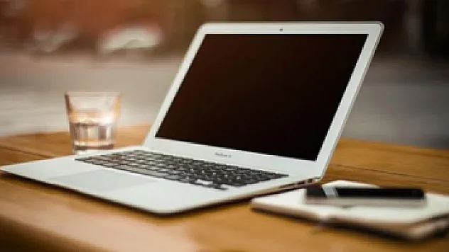 GÜNDE 7 SAATİMİZ BİLGİSAYAR BAŞINDA GEÇİYOR