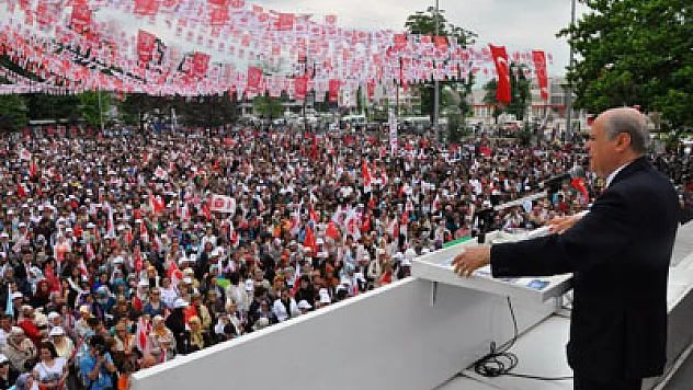 Bahçeli: Başbakan milleti kandırıyor