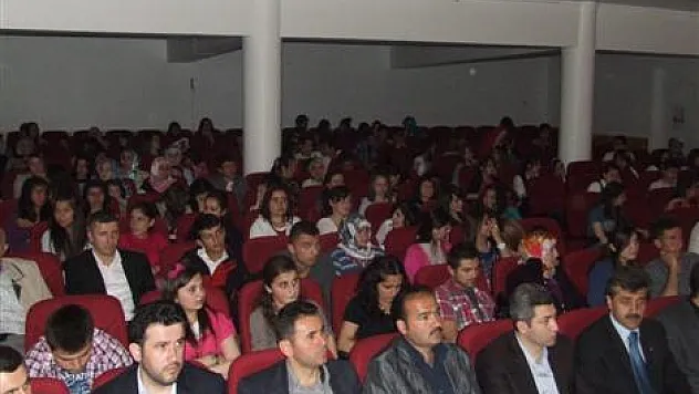 ÇL' de 'Şiir dinletisi'