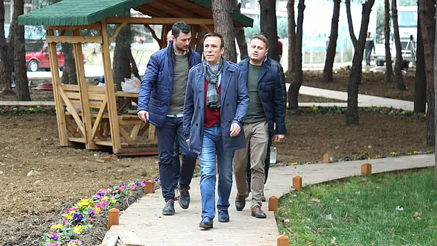 BAŞKAN GENÇ MEŞE ORMAN PARKI İLERLİYOR